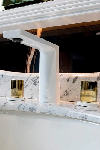 Смеситель на борт ванны Boheme Venturo 150-WG-TOUCH на 3 отверстия белый-золото, ручка TOUCH Смеситель на борт ванны Boheme Venturo 150-WG-TOUCH на 3 отверстия белый-золото, ручка TOUCH