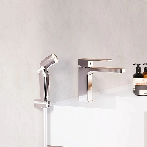 Смеситель для раковины Damixa Gala 530300000 с гигиеническим душем, хром Смеситель для раковины Damixa Gala 530300000 с гигиеническим душем, хром