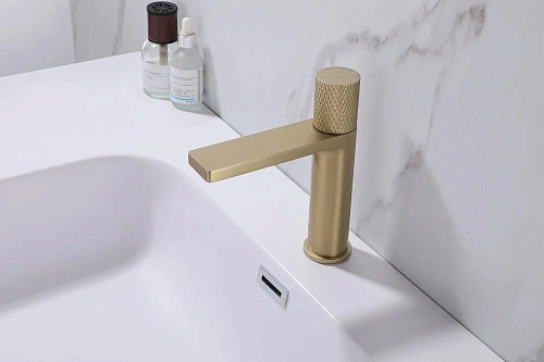 Смеситель для раковины ABBER Rund AF8710G золото матовое Смеситель для раковины ABBER Rund AF8710G золото матовое