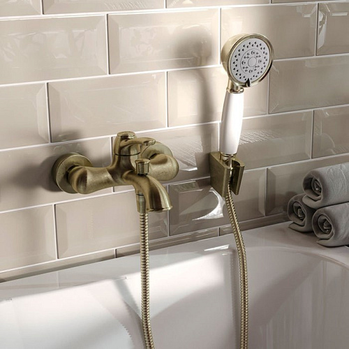 Душевая лейка Iddis Oldie OLD3F01i18, бронза/белый Душевая лейка Iddis Oldie OLD3F01i18, бронза/белый