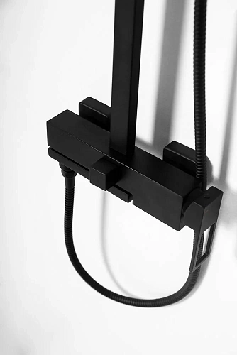 Душевая система BelBagno LUCELUC-VSCM-NERO черный матовый Душевая система BelBagno LUCELUC-VSCM-NERO черный матовый