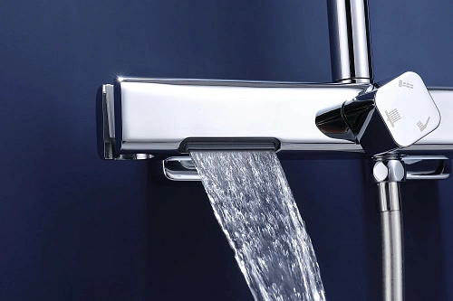 Душевая система Vincea Core VSFS-4CO1BN с изливом, брашированный никель Душевая система Vincea Core VSFS-4CO1BN с изливом, брашированный никель