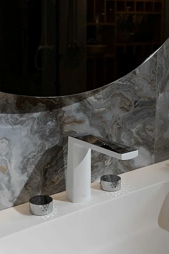 Смеситель на борт ванны Boheme Venturo 150-WCR-DIAMOND на 3 отверстия белый-хром, ручка DIAMOND Смеситель на борт ванны Boheme Venturo 150-WCR-DIAMOND на 3 отверстия белый-хром, ручка DIAMOND