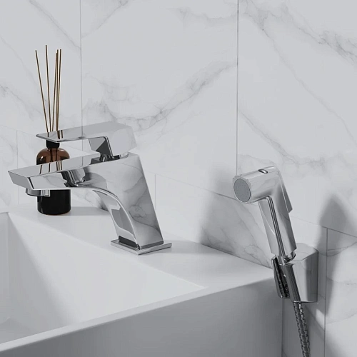 Смеситель для раковины Paini Torre 98CR205/574 с гигиеническим душем Смеситель для раковины Paini Torre 98CR205/574 с гигиеническим душем