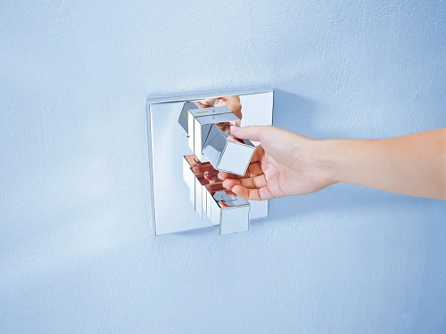 Смеситель для душа GROHE Grohtherm Cube, хром (19959000) внешняя часть термостата Смеситель для душа GROHE Grohtherm Cube, хром (19959000) внешняя часть термостата