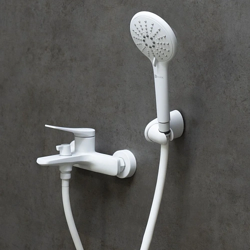 Смеситель для ванны Lemark Bronx LM3714MW с монолитным изливом, белый/матовый Смеситель для ванны Lemark Bronx LM3714MW с монолитным изливом, белый/матовый