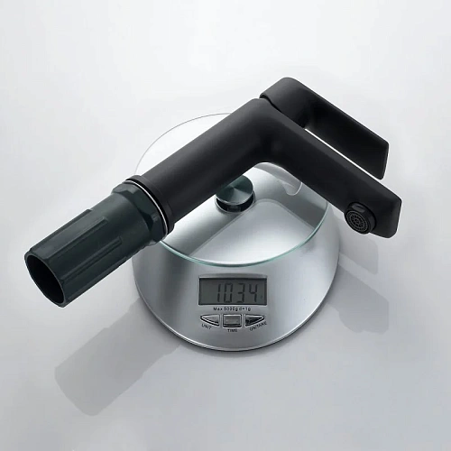 Смеситель для раковины Splenka S05.10.06, черный Смеситель для раковины Splenka S05.10.06, черный