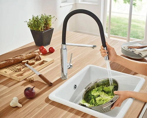 Смеситель для кухни GROHE Concetto с профессиональной лейкой, хром/черный (31491000) Смеситель для кухни GROHE Concetto с профессиональной лейкой, хром/черный (31491000)