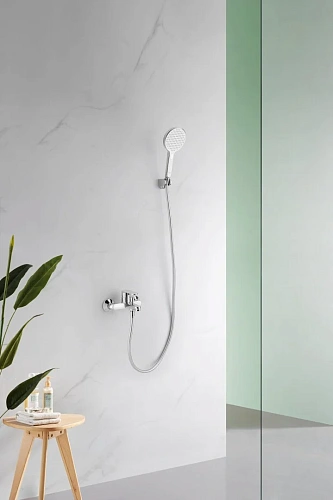 Смеситель для ванны ARROW AG3605 хром Смеситель для ванны ARROW AG3605 хром