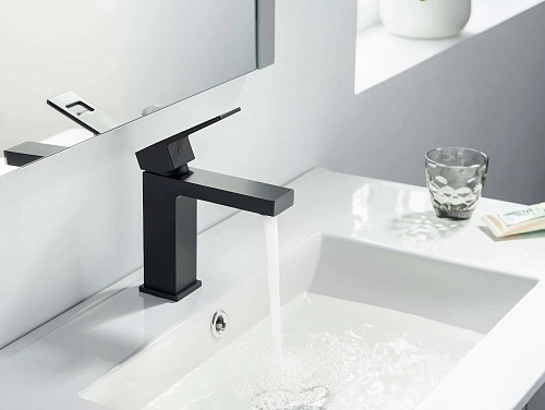 Смеситель для раковины Timo Briana 7161/03F черный Смеситель для раковины Timo Briana 7161/03F черный