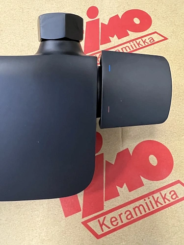 Смеситель для ванны Timo Helmi 4024/03Y черный Смеситель для ванны Timo Helmi 4024/03Y черный