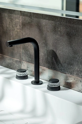 Смеситель для раковины Boheme AURA BLACK 152-CR-B Смеситель для раковины Boheme AURA BLACK 152-CR-B