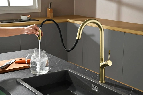 Смеситель для кухни AQUAme Cucina AQM9905BG с выдвижным изливом, с подключением к фильтру с питьевой водой, золото шлифованное Смеситель для кухни AQUAme Cucina AQM9905BG с выдвижным изливом, с подключением к фильтру с питьевой водой, золото шлифованное