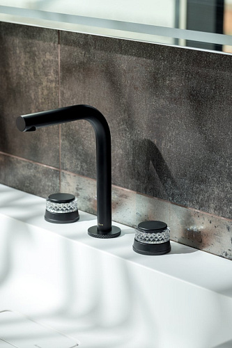 Смеситель для раковины Boheme AURA BLACK 152-CR-B Смеситель для раковины Boheme AURA BLACK 152-CR-B