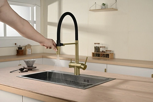 Смеситель для кухни Vincea VKF-120BG, брашированное золото Смеситель для кухни Vincea VKF-120BG, брашированное золото