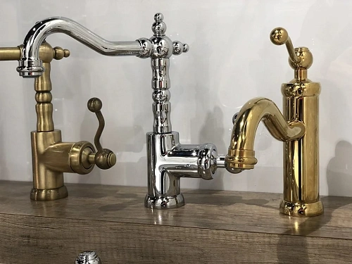 Смеситель для раковины Paini Morgana 73OP211LZKM с донным клапаном, золото, излив темное дерево Смеситель для раковины Paini Morgana 73OP211LZKM с донным клапаном, золото, излив темное дерево