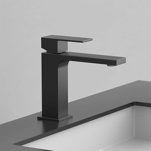 Смеситель для раковины Vincea Cube VBF-1C01MB черный Смеситель для раковины Vincea Cube VBF-1C01MB черный