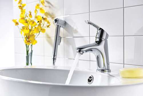 Смеситель для раковины Lemark Plus Strike LM1116C с гигиеническим душем, хром Смеситель для раковины Lemark Plus Strike LM1116C с гигиеническим душем, хром