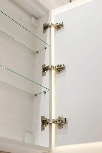 Зеркальный шкаф SPC-MAR-600/800-1A-LED-TCH 12W 220-240V 600x800x150 с подсветкой и сенсорным выключателем Зеркальный шкаф SPC-MAR-600/800-1A-LED-TCH 12W 220-240V 600x800x150 с подсветкой и сенсорным выключателем