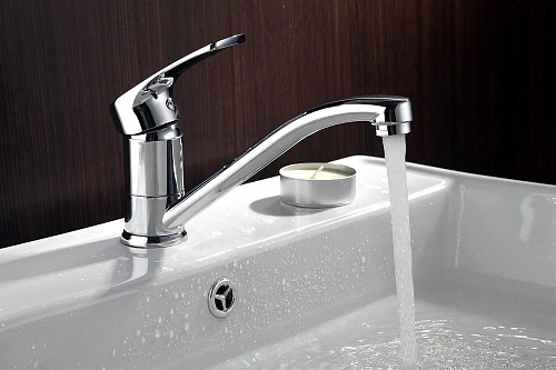 Смеситель для кухни Lemark Plus Shape (LM1704C) Смеситель для кухни Lemark Plus Shape (LM1704C)