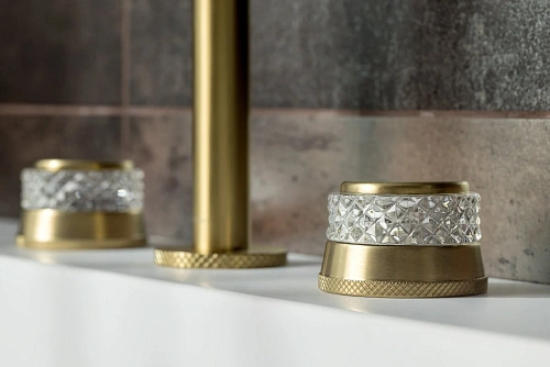 Смеситель для раковины Boheme AURA MAT GOLD 152-MG-A Смеситель для раковины Boheme AURA MAT GOLD 152-MG-A