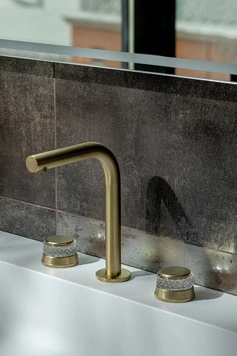 Смеситель для раковины Boheme AURA MAT GOLD 152-MG-A Смеситель для раковины Boheme AURA MAT GOLD 152-MG-A