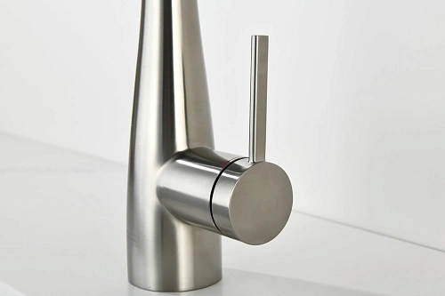 Смеситель для кухни AQUAme Cucina AQM9902BN с выдвижным изливом, никель шлифованный Смеситель для кухни AQUAme Cucina AQM9902BN с выдвижным изливом, никель шлифованный