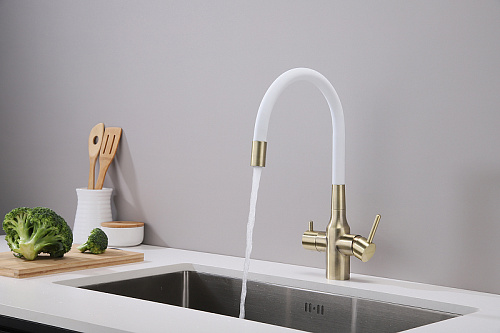 Смеситель для кухни Paulmark Salix бронза белый шланг Sa213419-BRw Смеситель для кухни Paulmark Salix бронза белый шланг Sa213419-BRw