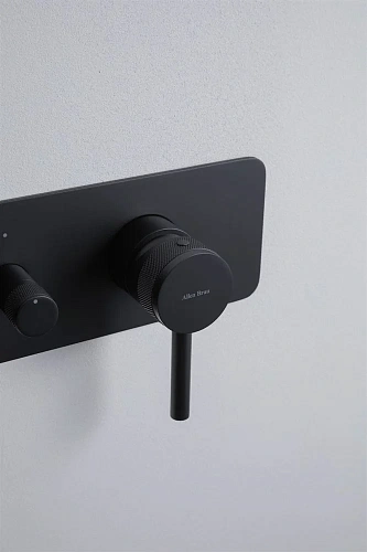 Смеситель для ванны Allen Brau Priority 5.31A05-31 (с внутренней частью) черный матовый Смеситель для ванны Allen Brau Priority 5.31A05-31 (с внутренней частью) черный матовый