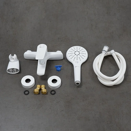 Смеситель для ванны Lemark Bronx LM3714MW с монолитным изливом, белый/матовый Смеситель для ванны Lemark Bronx LM3714MW с монолитным изливом, белый/матовый