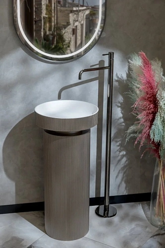 Зеркало Boheme 568-MG металлическая рама, подсветка, сенсор, антизапотевание, 60x110 Зеркало Boheme 568-MG металлическая рама, подсветка, сенсор, антизапотевание, 60x110