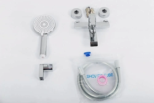 Смеситель для ванны BelBagno AURORA-VASM-CRM хром Смеситель для ванны BelBagno AURORA-VASM-CRM хром