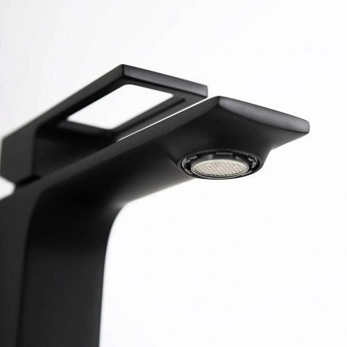Смеситель для раковины BelBagno LUCE LUC-LVM-NERO черный матовый Смеситель для раковины BelBagno LUCE LUC-LVM-NERO черный матовый