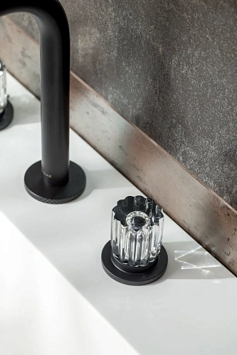 Смеситель для раковины Boheme ELEGANTE BLACK 152-B-EL Смеситель для раковины Boheme ELEGANTE BLACK 152-B-EL