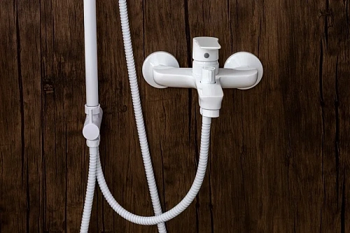 Душевая система Orange Aristo M19-944w с изливом, белый Душевая система Orange Aristo M19-944w с изливом, белый