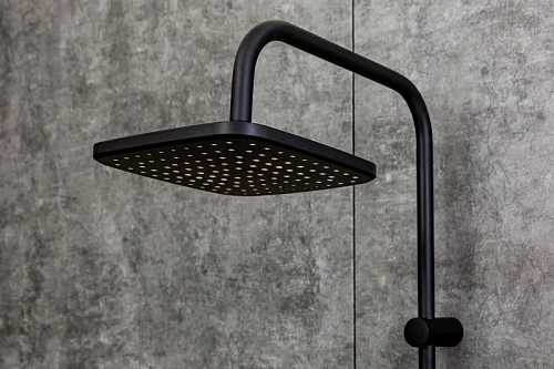 Душевая система Orange Aristo M19-944b с изливом, черный матовый Душевая система Orange Aristo M19-944b с изливом, черный матовый