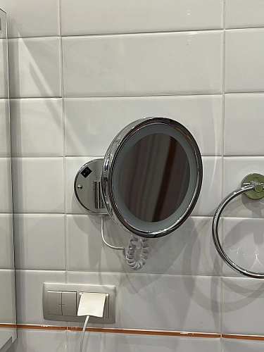 Зеркало косметическое Timo Saona 13074/00 с подсветкой хром Зеркало косметическое Timo Saona 13074/00 с подсветкой хром