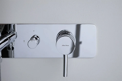 Смеситель для ванны Allen Brau Priority 5.31A05-00 (с внутренней частью) хром Смеситель для ванны Allen Brau Priority 5.31A05-00 (с внутренней частью) хром