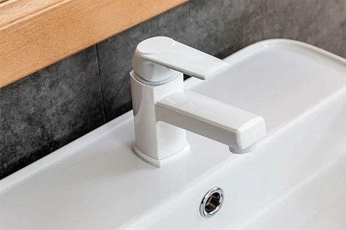 Смеситель для раковины OneLife P02-021w Смеситель для раковины OneLife P02-021w