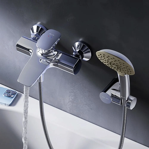 Смеситель для ванны AM.PM F70A15000 с душевым гарнитуром Смеситель для ванны AM.PM F70A15000 с душевым гарнитуром