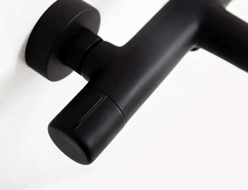 Смеситель для ванны BelBagno UNO UNO-VASM-NERO черный матовый Смеситель для ванны BelBagno UNO UNO-VASM-NERO черный матовый