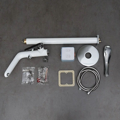 Смеситель для ванны Lemark Melange LM4944CW, напольный, хром/белый Смеситель для ванны Lemark Melange LM4944CW, напольный, хром/белый