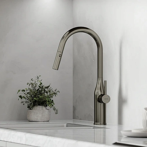 Смеситель для кухни Sancos Grand SC4002GG с вытяжным изливом, вороненая сталь Смеситель для кухни Sancos Grand SC4002GG с вытяжным изливом, вороненая сталь