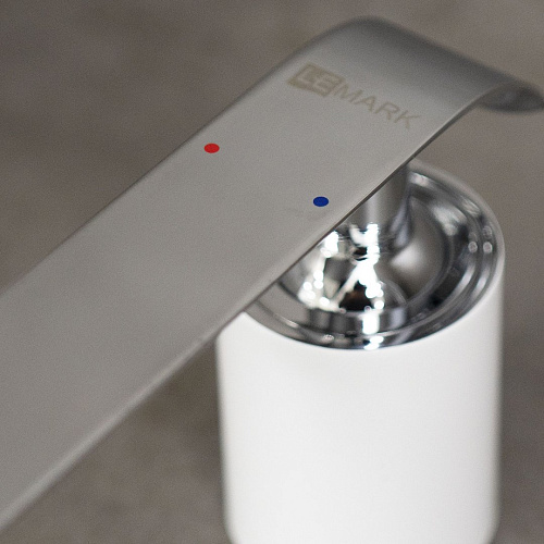 Смеситель на борт ванны Lemark Melange LM4947CW, хром/белый Смеситель на борт ванны Lemark Melange LM4947CW, хром/белый