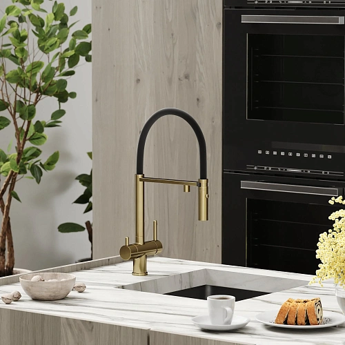 Смеситель для кухни SANCOS Imola SC4010BGbh с возможностью подключения фильтра, брашированное золото с черным изливом Смеситель для кухни SANCOS Imola SC4010BGbh с возможностью подключения фильтра, брашированное золото с черным изливом