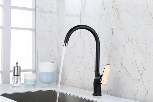 Смеситель для кухни Lemark Bronx LM3705BLR, черный/золото Смеситель для кухни Lemark Bronx LM3705BLR, черный/золото