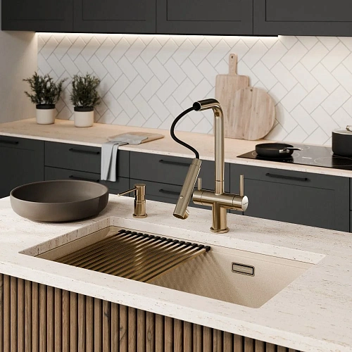Смеситель для кухни Milacio Ultra 561 (MCU.561.GD) под фильтр, брашированное золото с вытяжной лейкой Смеситель для кухни Milacio Ultra 561 (MCU.561.GD) под фильтр, брашированное золото с вытяжной лейкой