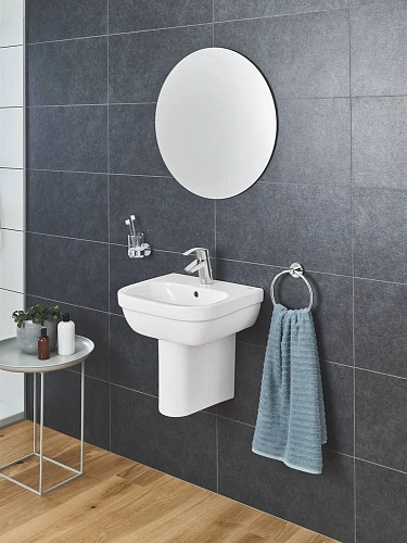 Раковина GROHE Euro Ceramic 45 см, альпин-белый (39324000) Раковина GROHE Euro Ceramic 45 см, альпин-белый (39324000)