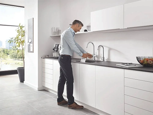 Смеситель для кухни GROHE Blue Professional C-излив, хром (31607002) Смеситель для кухни GROHE Blue Professional C-излив, хром (31607002)