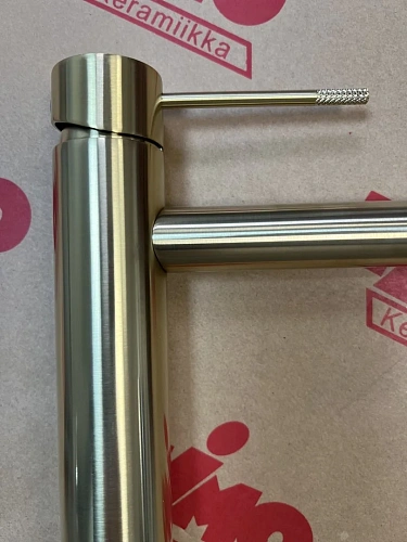 Смеситель для раковины Timo Saona 2311/17F золото матовое Смеситель для раковины Timo Saona 2311/17F золото матовое